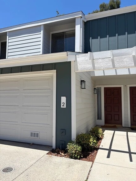 Building Photo - 18241 Andrea Cir N