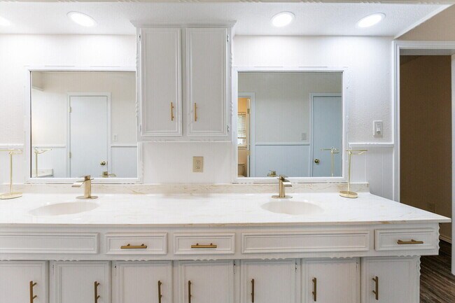 Building Photo - 5703 80th St