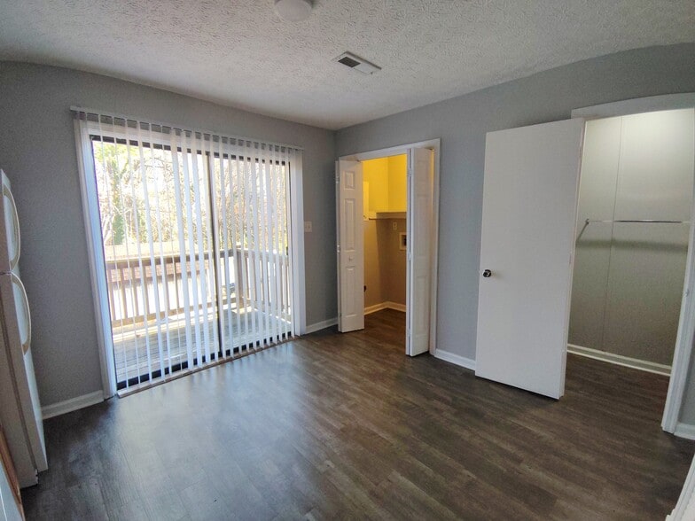 Building Photo - 16 Duiguid Dr