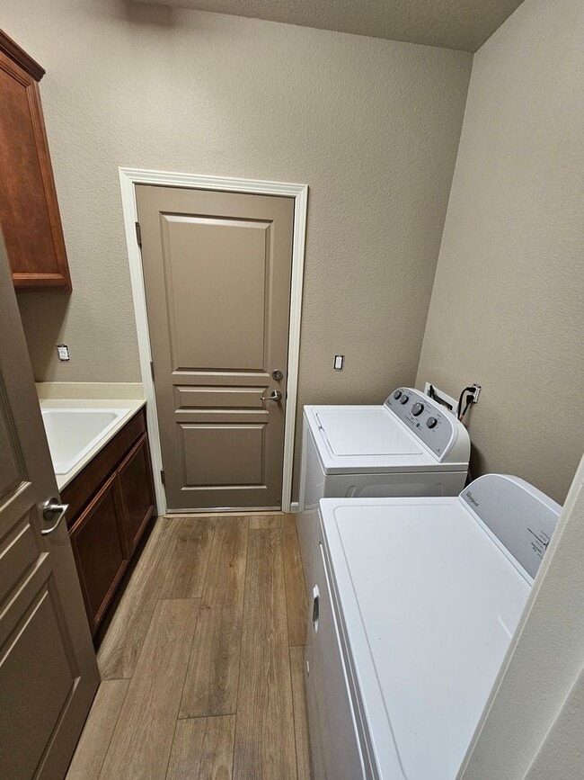 Building Photo - Del Web 55+ fully remodeled