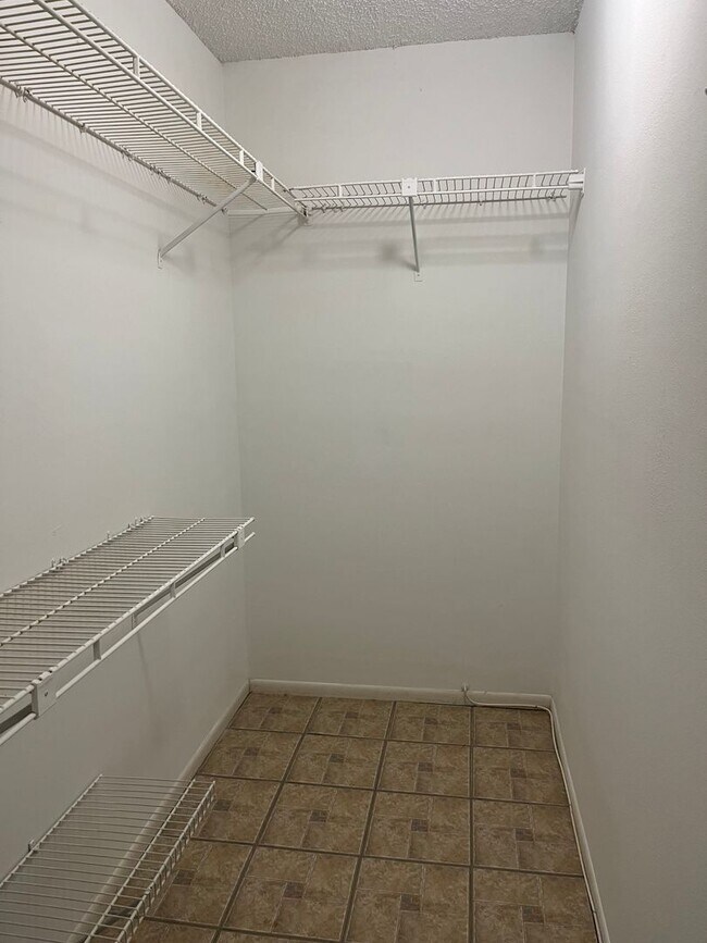 Building Photo - 3300 Fox Chase Cir