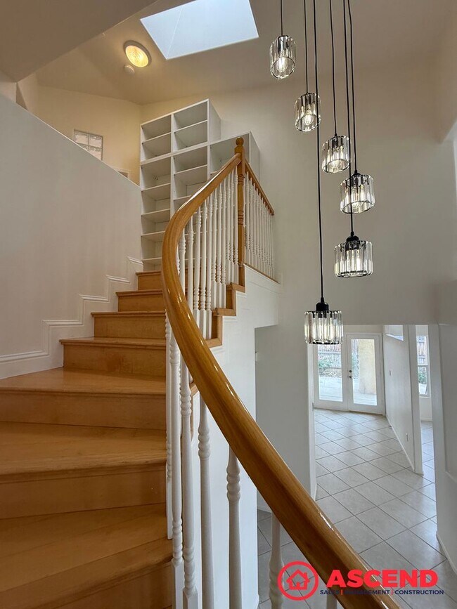 Building Photo - Spacious 4 Bed / 3 Bath Home in Haggin Oaks!