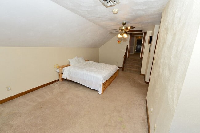 Building Photo - Custom Built brick Manor close to airport ...