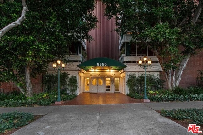 Building Photo - 8550 Holloway Dr