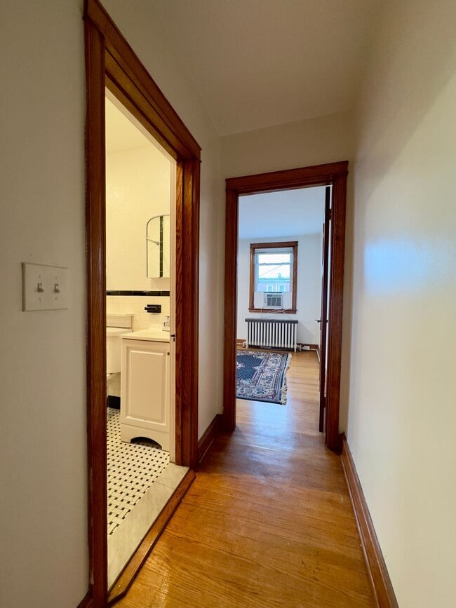 Building Photo - 402 Folcroft St