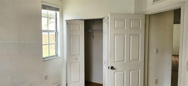 Building Photo - 3350 NE 13th Cir Dr