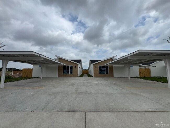 Primary Photo - 2305 E Viviana St