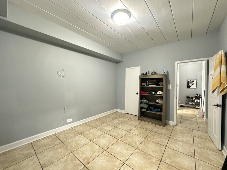 Building Photo - 1360 W Touhy Ave