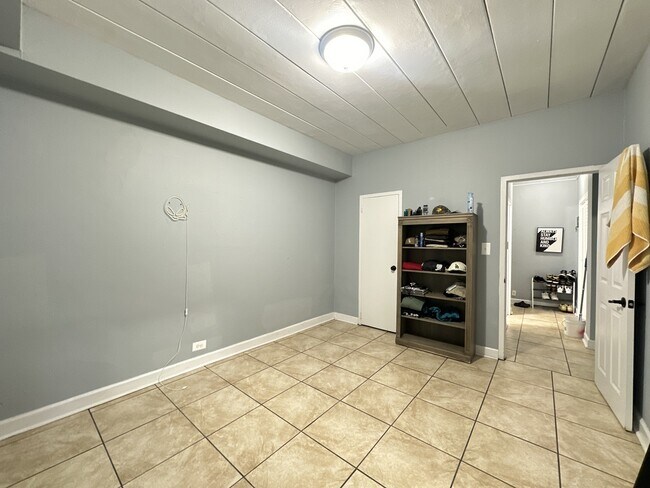 Building Photo - 1360 W Touhy Ave