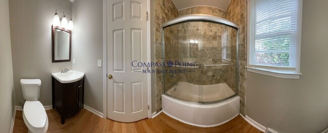 Building Photo - 4 bed 2 bath in Castlewood Park area/ Loud...