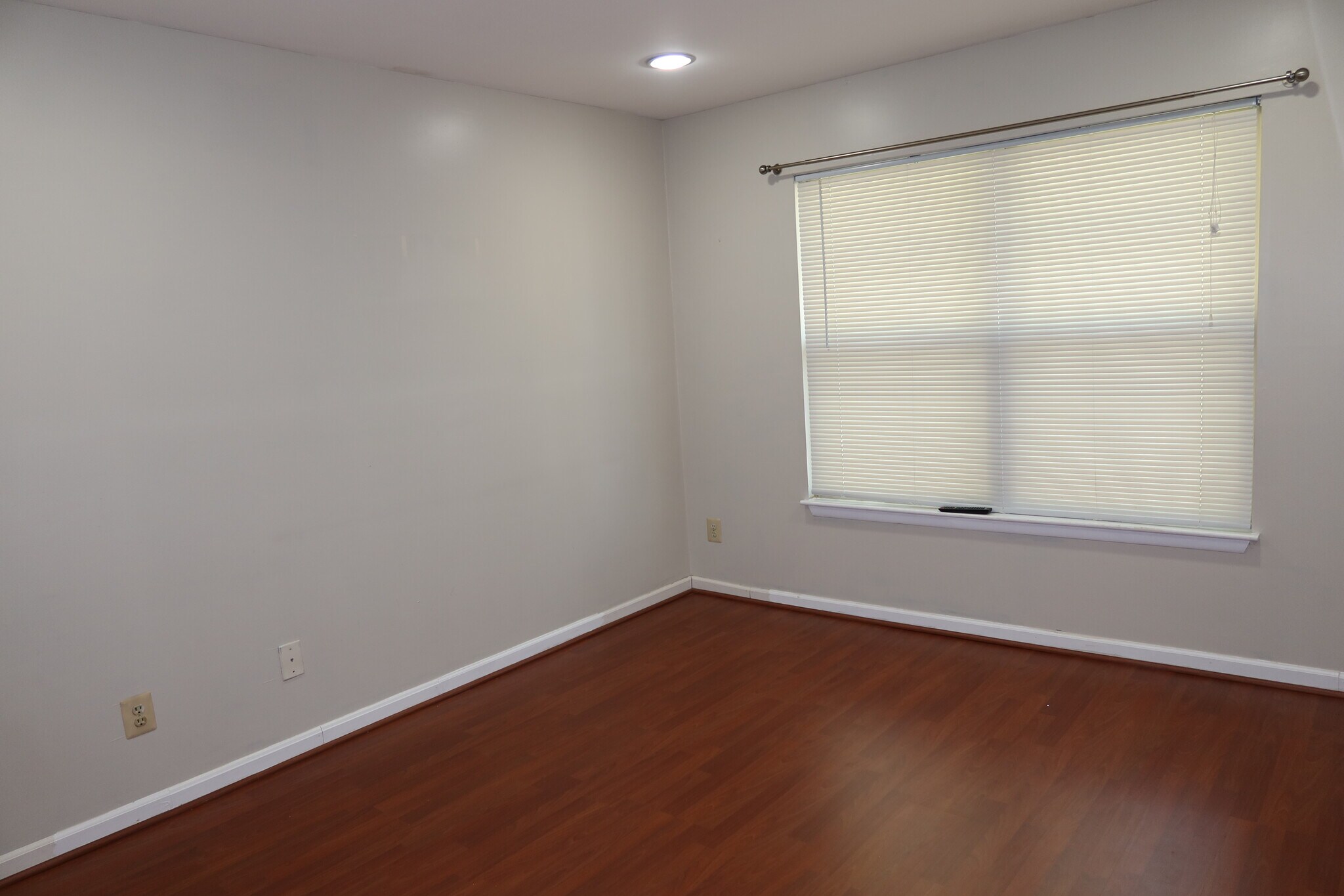 Building Photo - 1717 Ascot Way