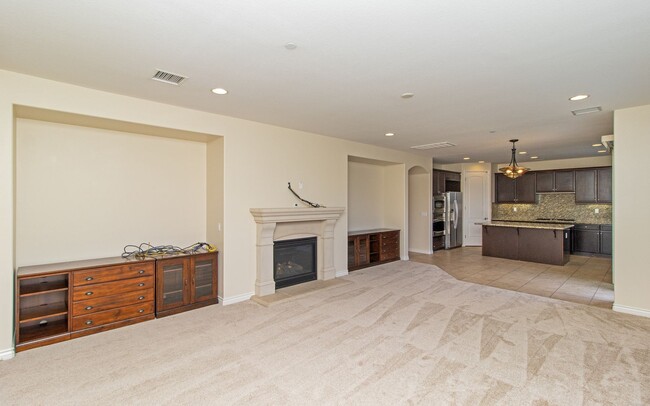 Building Photo - Beautiful Large Spacious Carlsbad Home wit...