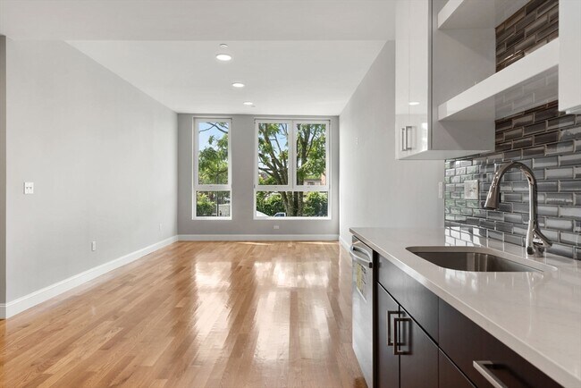 Building Photo - 10 Taber St