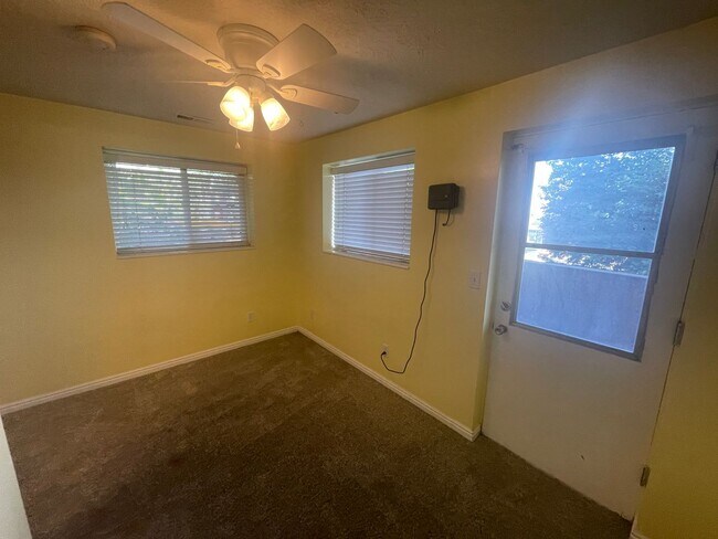 Building Photo - 550 E 250 N