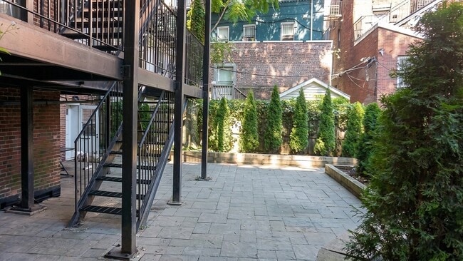 Building Photo - 74 Tyler St