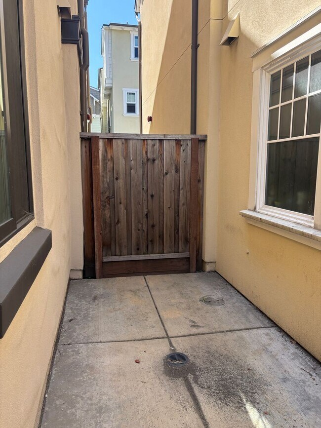 Building Photo - Welcome Home to Grafton Terrace! Ideally l...