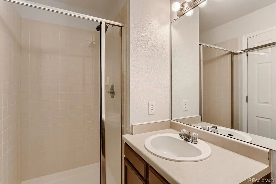 second full bath - 1503 Gold Hill St