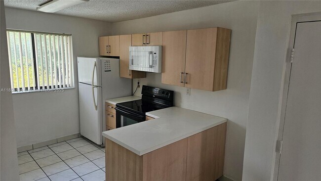 Building Photo - 2710 W 60th Pl