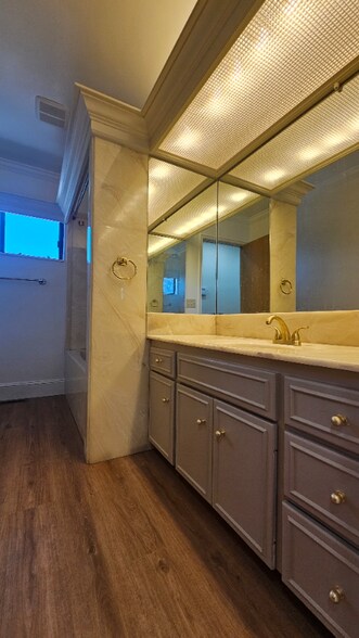 Building Photo - 728 W 800 S