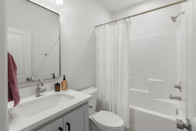 Building Photo - 226 Richards St