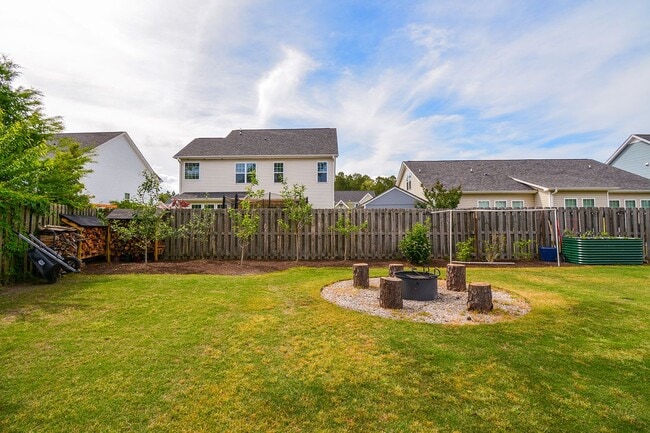 Building Photo - Gorgeous 5 Bedroom Home in Neighborhoods of Holly Ridge