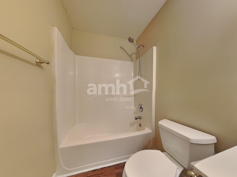 Building Photo - 3284 Creek Trace E