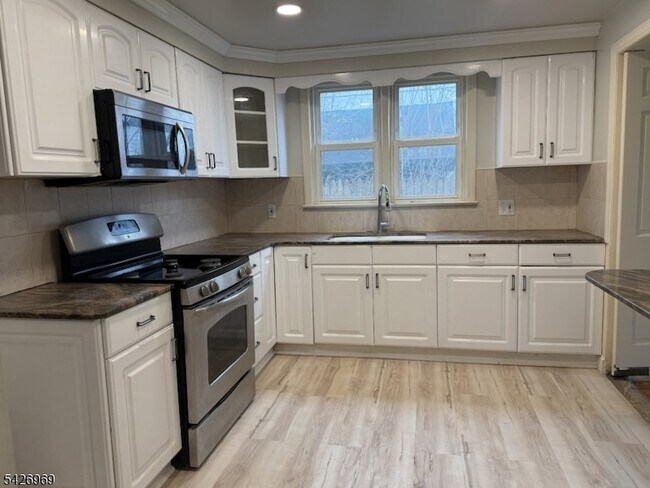 Building Photo - 271 Fuller Terrace