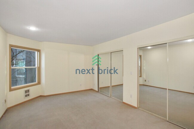 Building Photo - 2 BED & 2 BATH CONDO AVAILABLE FOR RENT