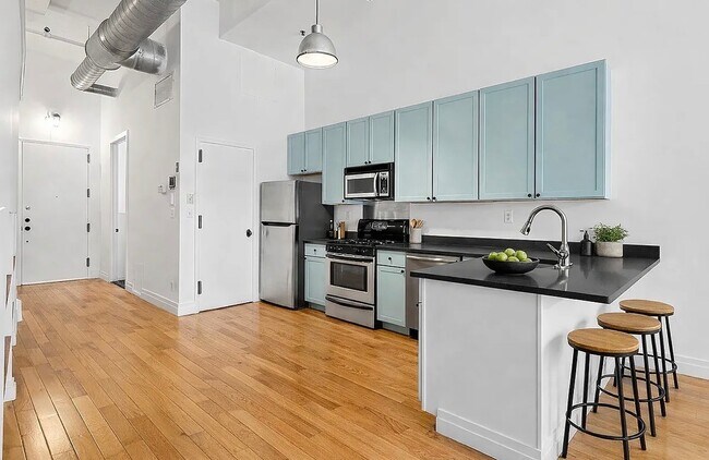 Building Photo - 689 Myrtle Ave