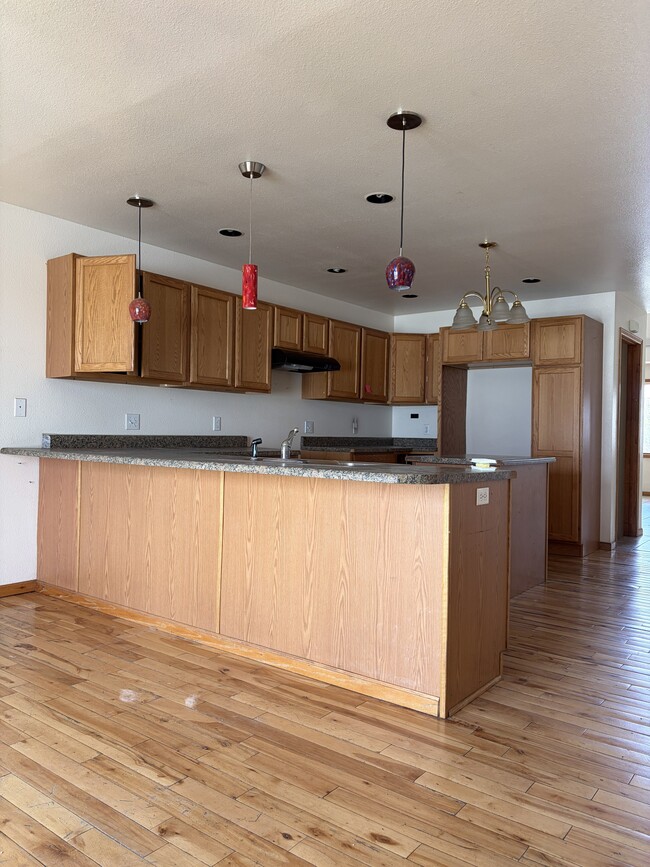 Building Photo - 1421 Thaxton Ct