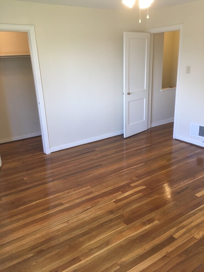 Building Photo - 1869 N Star Rd