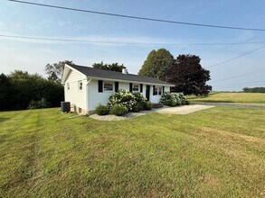 Building Photo - Completely Renovated Ranch in Parkland Sch...