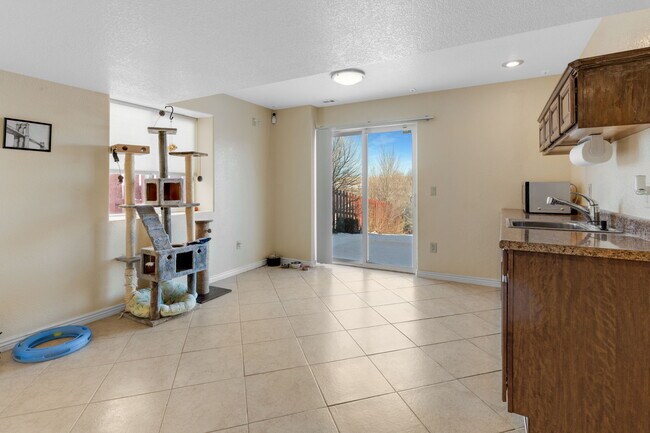 Building Photo - 6994 Ketchum Dr