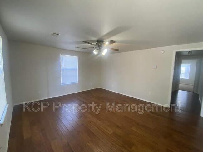 Building Photo - 2104 Savannah St