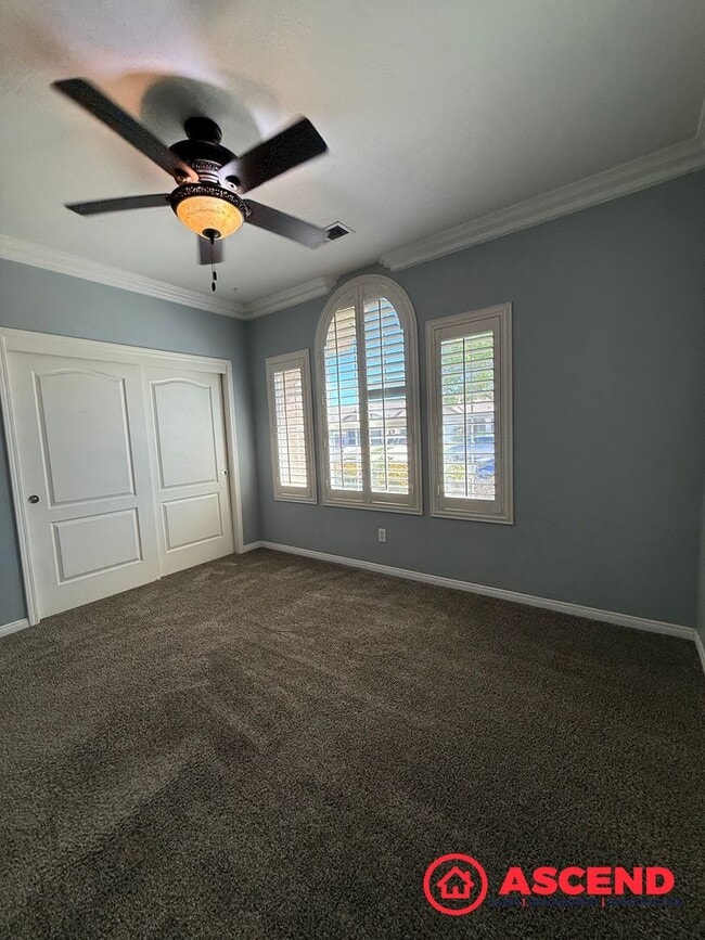 Building Photo - ** Move In Special! **Charming Home in Olive Dr Area!