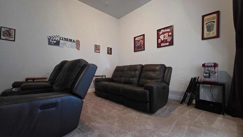 Building Photo - 1112 Maverick Dr