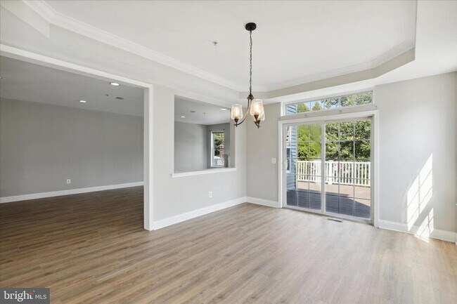 Building Photo - Spacious Townhome with 4 Bedrooms and 3.5 Baths!!