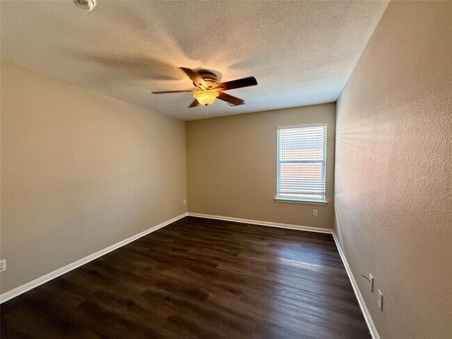 Building Photo - 186 Fresno Springs