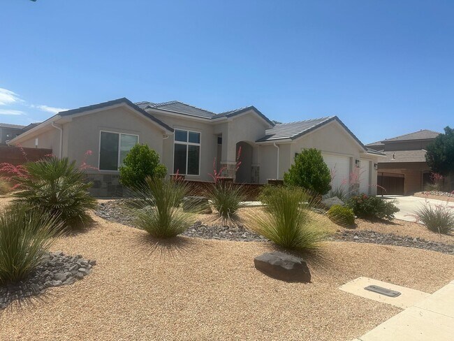 Building Photo - Custom 4 bedroom Single Story. Crimson Cli...