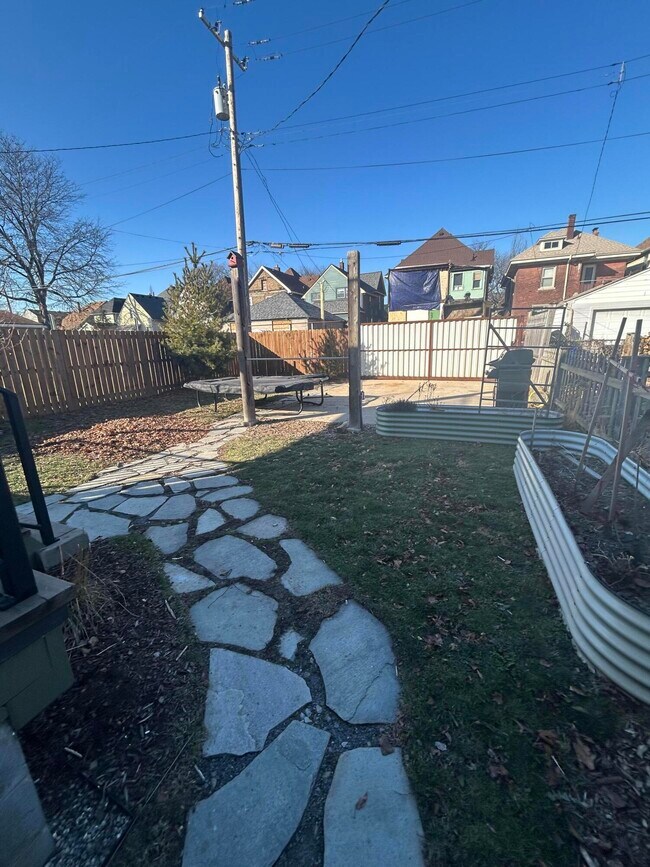 Building Photo - 1682 Bagley St