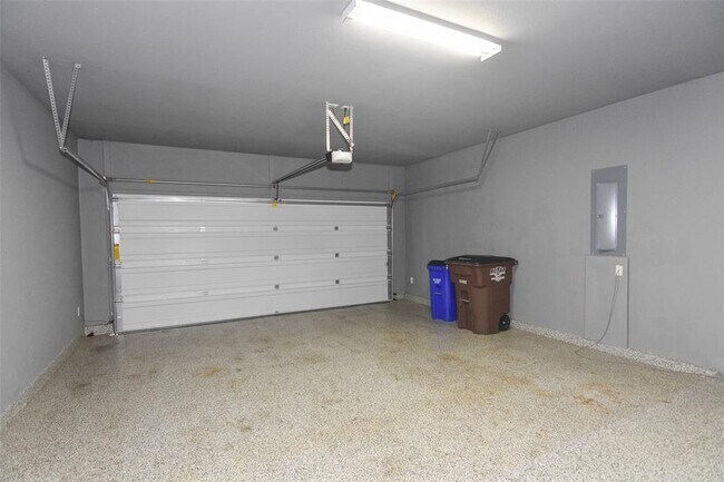 Building Photo - 13400 Briarwick Dr