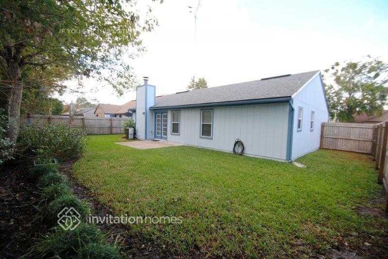 Building Photo - 3846 English Colony Dr S