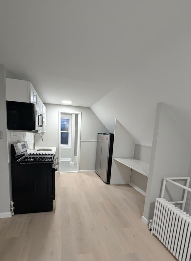 Building Photo - 27 W Somerset St