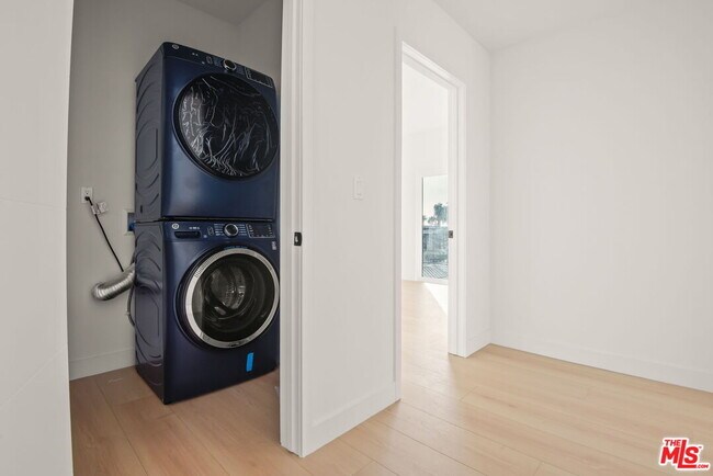 Building Photo - 1709 Burnside Ave