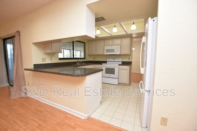 Building Photo - 1715 High Point Dr