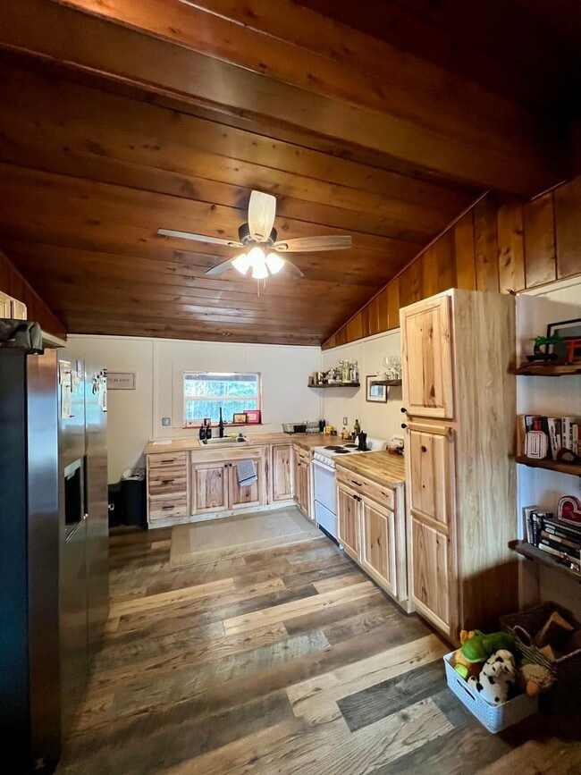 Building Photo - Charming 2-Bedroom Home in Moose Creek – D...