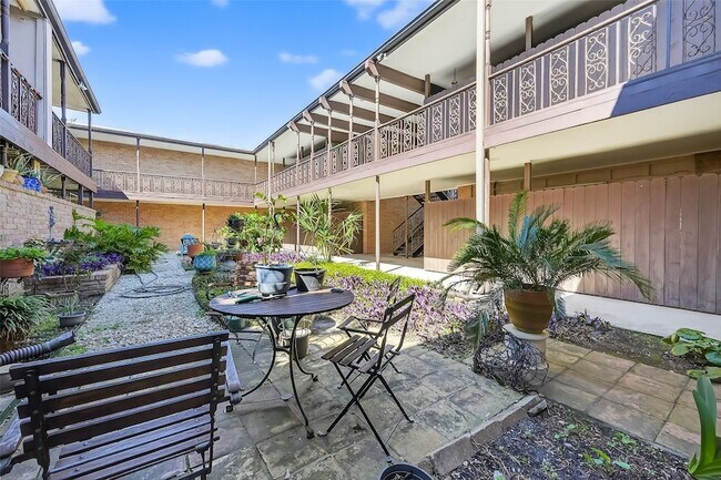 Building Photo - 2516 Commonwealth St