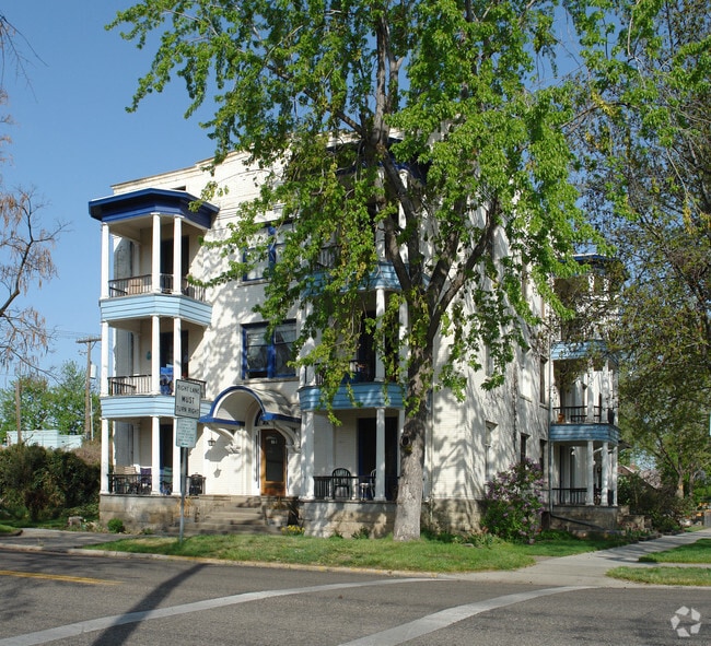 Primary Photo - WHITE SAVAGE APARTMENTS