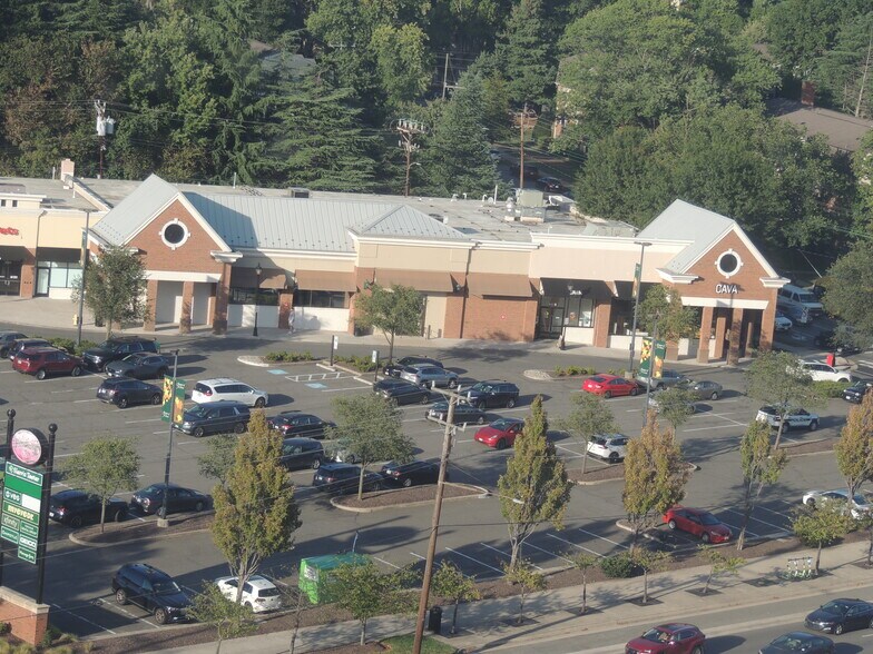 Building Photo - 4600 Duke St