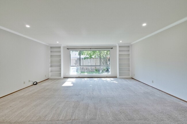 Building Photo - 1534 Crespi Dr